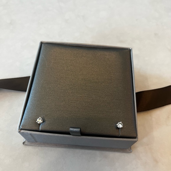 Diamond Stud Earrings. Silver. 0.5 carat. - Picture 7 of 9